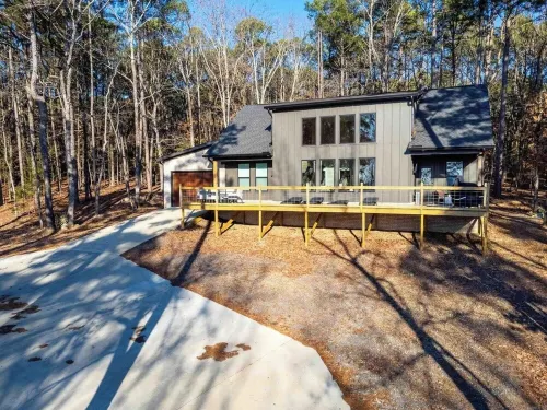 Fairfield Bay 4-Bedroom Cabin with Lake View, Sleeps 12 - Quiet & Relaxing