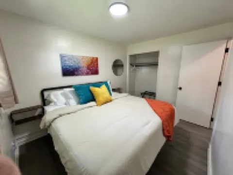 KING bed, Pet Friendly, Modern Retreat, CLE-BW Ξενοδοχεία στην πόλη Berea