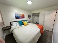 KING bed, Pet Friendly, Modern Retreat, CLE-BW
