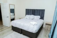 Chic 2-bedroom apartment with WiFi and backup solar power in Lusaka. Hotels in 