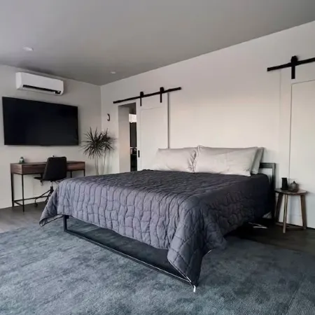 Private modern retreat close to Zion/Bryce