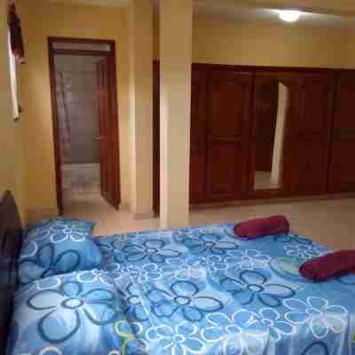 Souvenir House: 4br, Wifi, TV, AC, 24h elect, Fridge... Rooms