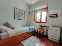 Cottage with garden, fireplace and barbecue. Located in an area with unique charm. Hotels in El Arenal