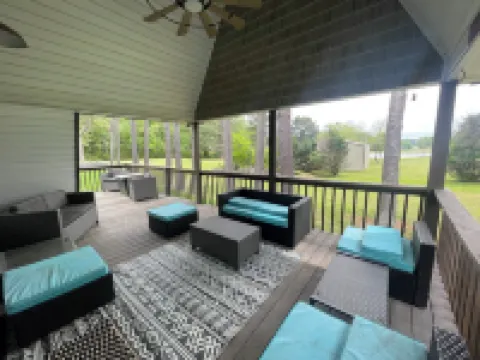 Fisherman’s Paradise 3-bedroom lake view home with WiFi, AC in Springville, TN.