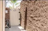 Charming 1-bedroom apart with  Sofa Bed in living room in Lake Elsinoire with AC