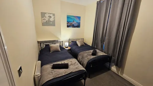 2 BEDROOM FLAT IN GLOUCESTER