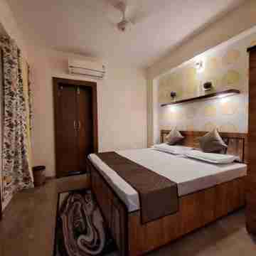 A Premium Family Homestay 20mins to city centre,10mins to Delhi-Jodhpur highway. Rooms