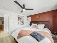 Lakeview Modern Stay Near Beaches, GOTL, and Spire Hotels in Ashtabula