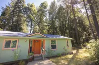 Secluded Forest Retreat, Saltwater Hot Tub, On-site Experiences, Minutes to Town