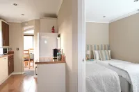 Ty Pren: Cosy Lodge with Panoramic Windows & Mountain Views