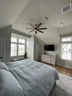 Beautiful Lake Winnipesaukee w/ Dock! فنادق في لاكونيا