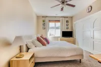 Lux 4BR Retreat Pool Hot Tub 2 Kings 2 queens Davis Sacramento NorCal