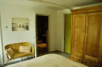 The Pond Castle, where water and tranquility meet Hotels in Tersoal