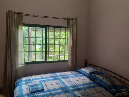 Cute 1-Bdrm Apt in Dolega Centro. Great Central Location w/ a Lovely Stream.