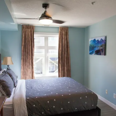 Exclusive Canmore Retreat: Mountain View Apartment Steps from Downtown