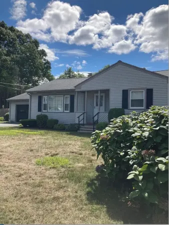 Furnished & Flexible – Perfect for Longer Stays in Dartmouth, MA! Отели рядом с достопримечательностью «Университет Массачусетс Дартмут»