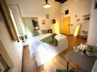 Very central 1 minute walk from Piazza del Campo Hotels in Onda
