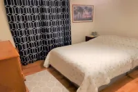 Cheerful,1 bd home + pool, SCUBA equip, walk to beach