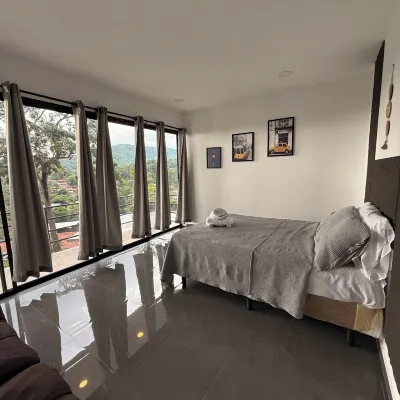 Luxury 3-bedroom house with WiFi and AC in Tamanique فنادق في Atami