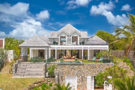 Les Frangipaniers, exceptional villa with swimming pool and direct sea access