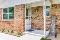 Charming 2-bedroom house in lovely Keller with WiFi, AC Hotels in Keller