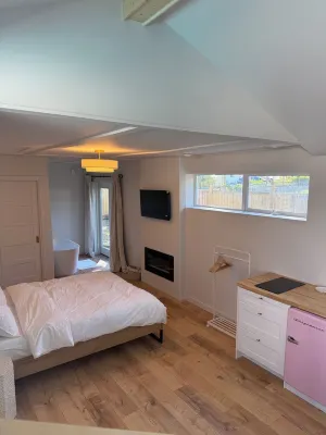 Cozy Stay in the Okanagan. Top wineries and golf courses just minutes away. Hotels near Apple Beach RV Park