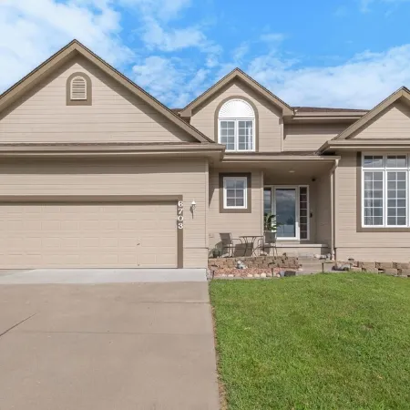 Radiant Oaks Retreat - Pool - Hot tub - Game Room - Family Home