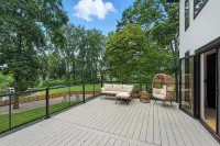 Experience Happie Space on Snow Lake, a Cozy Lakefront Retreat with Privacy