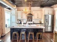 Fully Furnished Adorable Carriage House in Heart of downtown Kansas City