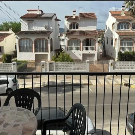Beachfront apartment (pet friendly)