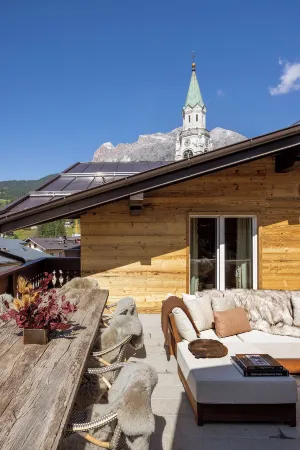 Ancora Cortina Отели рядом с достопримечательностью «Пять Башен»