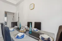 Central location... Ideal for business people, fitters...3 rooms, WiFi, SmartTVs