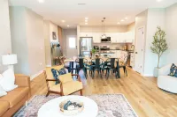 NEW Springmill Escape in Westfield - 2 king beds, office, fenced yard and more