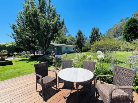 Beautiful 2-bedroom garden cottage in Bowral. Family friendly!