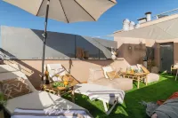 Penthouse with Private Terrace & Pool Access Hotel a Cornellà de Llobregat