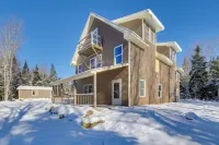 Rangeley Retreat Cabin-Style Home Lake Access - parking
