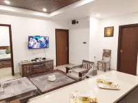 HOP stays Shimla - Luxury 2BHK {Free Parking + Lift + Caretaker + Terrace + Pet}