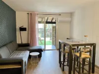 Beautiful new air-conditioned apartment 2 steps from the sea