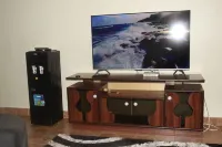 Modern Home w/ Elevator & Backup generator-DSTV+WIFI