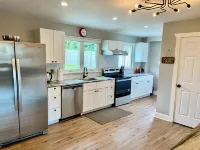 Charming one-level retreat near Philly with private yard, kid/pet friendly Hotels in Broomall