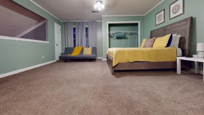 Cozy,Safe, Tanger Townhome 2 minutes from shopping Hotel in zona Landers Center