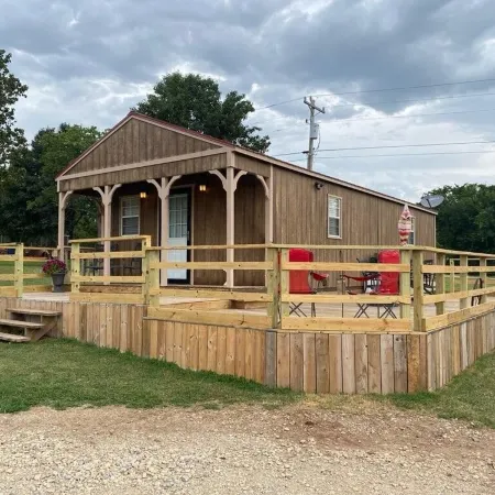 Cozy cabin in enjoyable Kaw City with WiFi, AC
