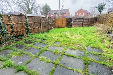 3 Bedroom house with free Private parking, Aylesbury, Dalston cl Отели в г. Айлесбери