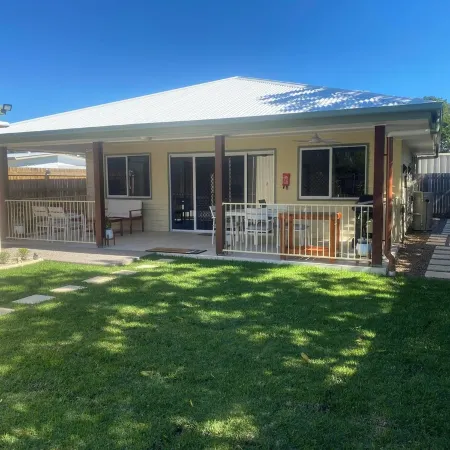 Brand New 2BR Coastal Home w/ Outdoor Entertaining – 350m to Beach, Pier & cafes