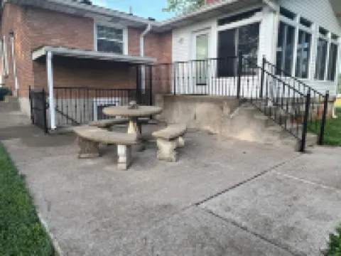 Charming 3-bedroom house located in Cottontown just 20 miles from Nashville