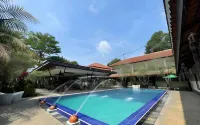 Bumi Gumati Resort & Convention - Pools