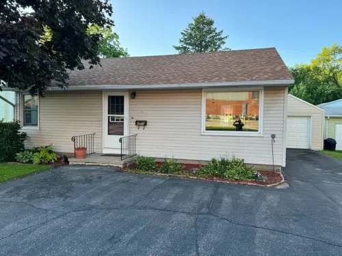 Dixon hideaway. 2BR comfy house with fenced yard Hotels in Lee County