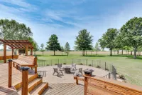 Hornersville Vacation Rental w/ Private Pond! - parking