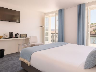 Miragaia Riverside Suites.