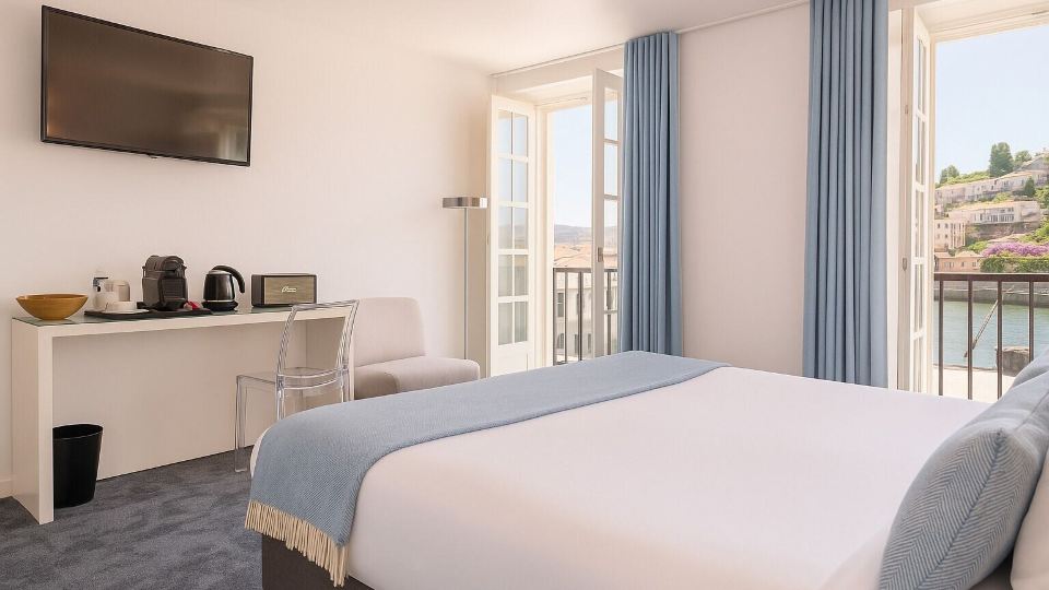 Miragaia Riverside Suites.